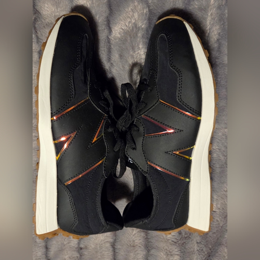 New Balance 327 Sneakers